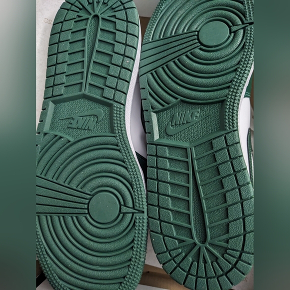 JORDAN AJ 1 MID - BOYS' GS - Picture 4 of 5